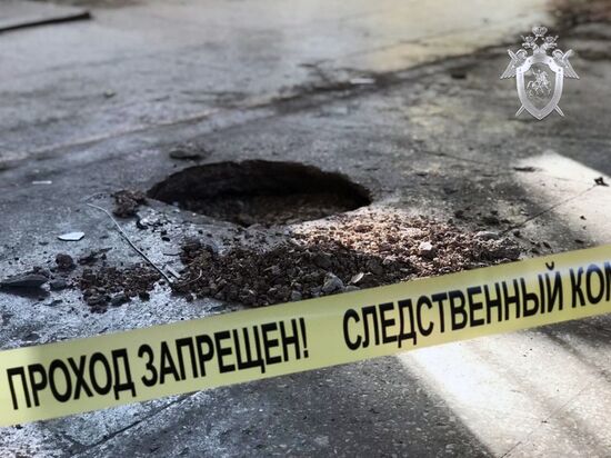 Следователи СК РФ осмотрели место происшествия в керченском колледже