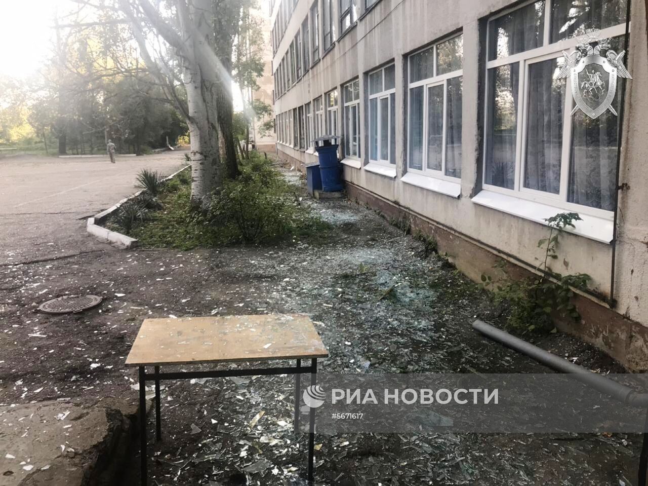 Следователи СК РФ осмотрели место происшествия в керченском колледже