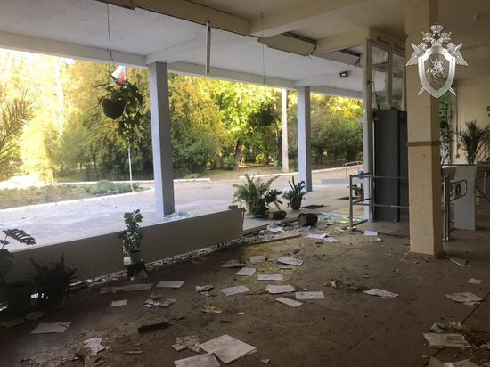 Следователи СК РФ осмотрели место происшествия в керченском колледже