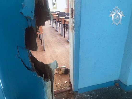 Следователи СК РФ осмотрели место происшествия в керченском колледже