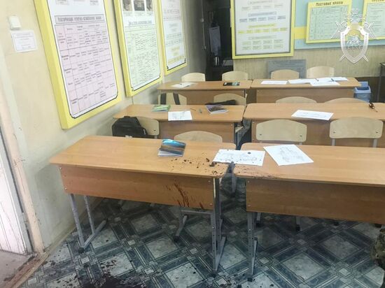 Следователи СК РФ осмотрели место происшествия в керченском колледже