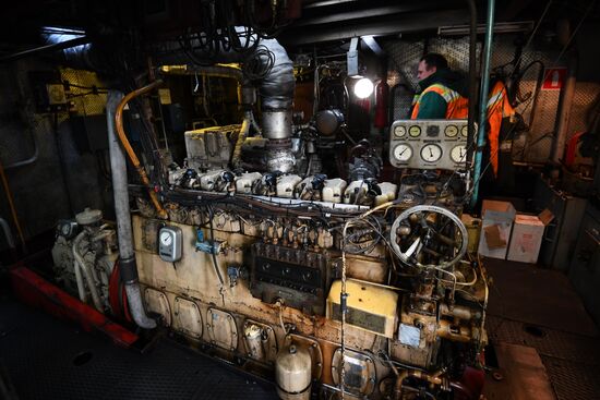 Уборка мусора в акватории Москвы-реки