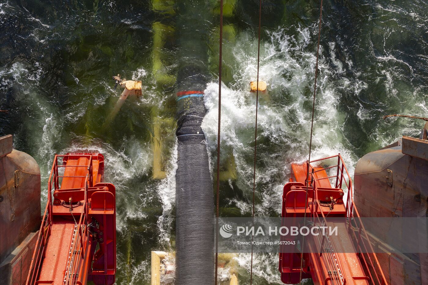Работы по укладке газопровода «Северный поток-2» в Финском заливе