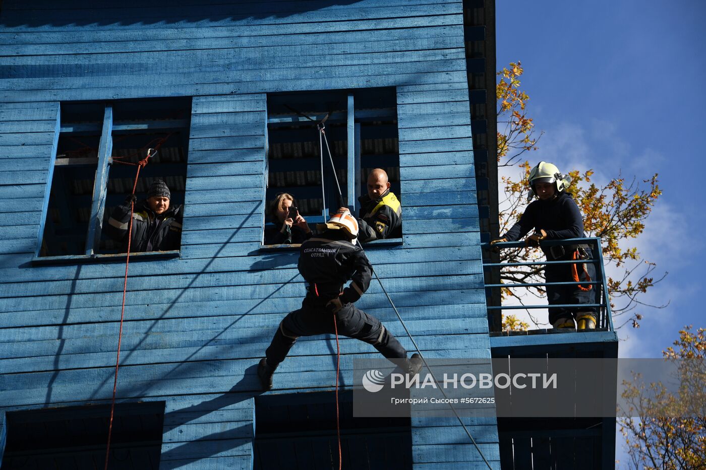 Учения добровольных пожарных и спасателей