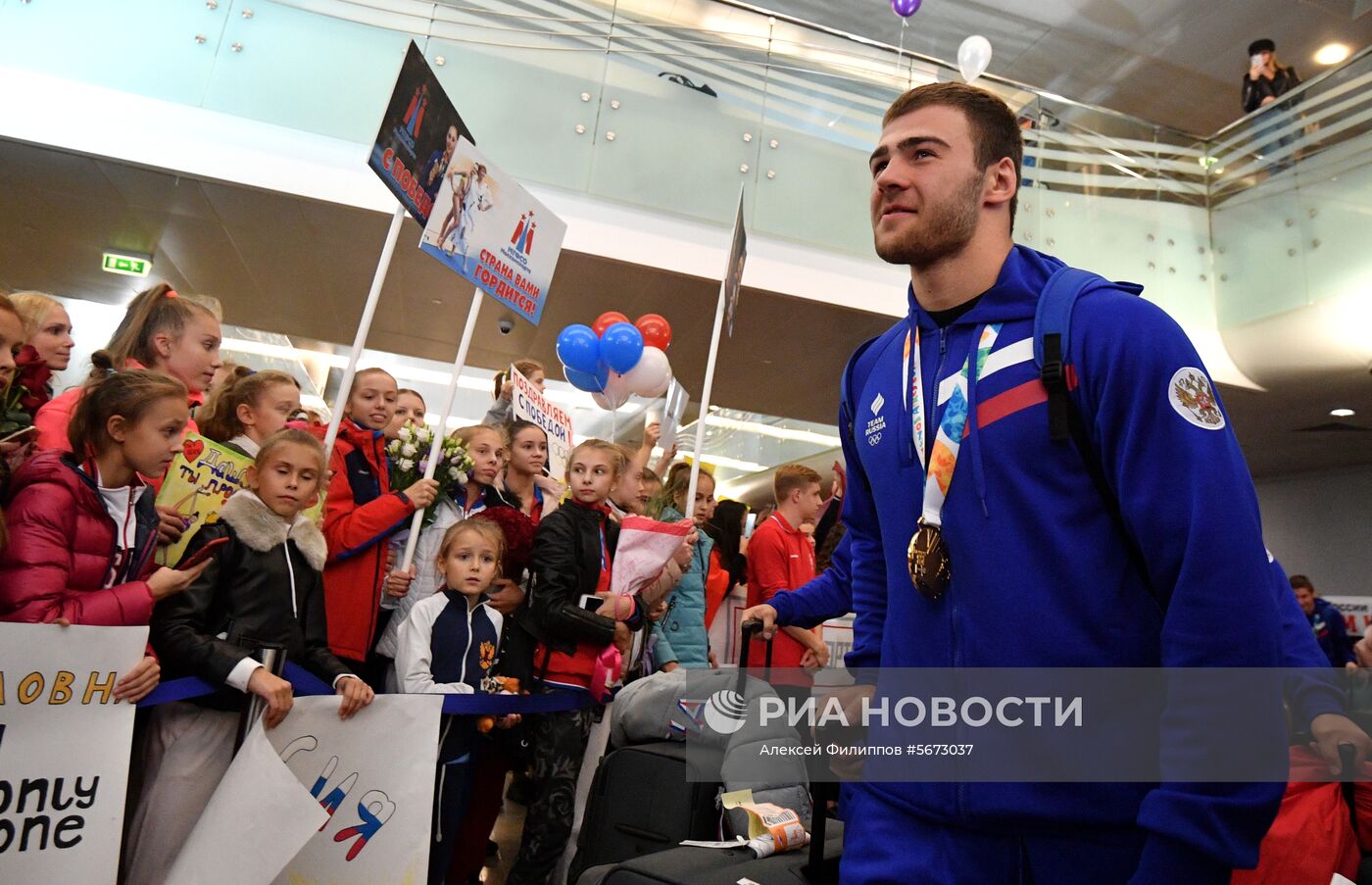 Встреча российских спортсменов - участников летних юношеских Олимпийских игр  в Буэнос-Айрес | РИА Новости Медиабанк