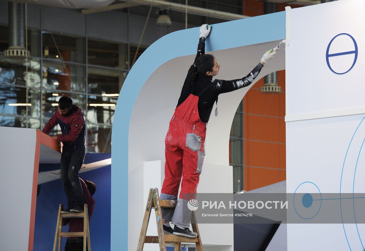 Подготовка к открытию международной выставки "Интерполитех - 2018" 