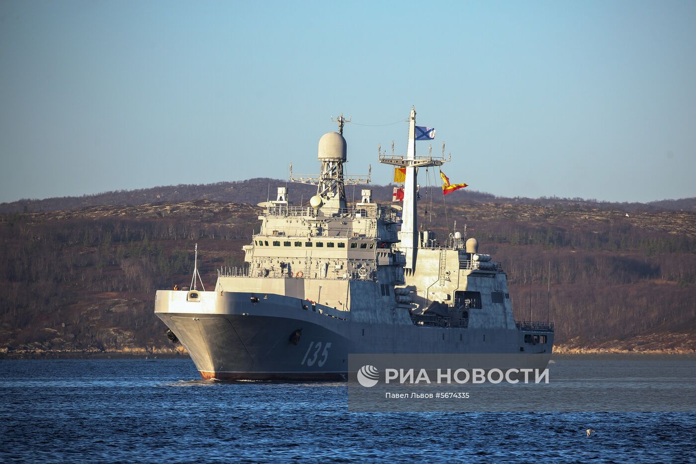 Большой десантный корабль "Иван Грен" прибыл в порт Мурманска