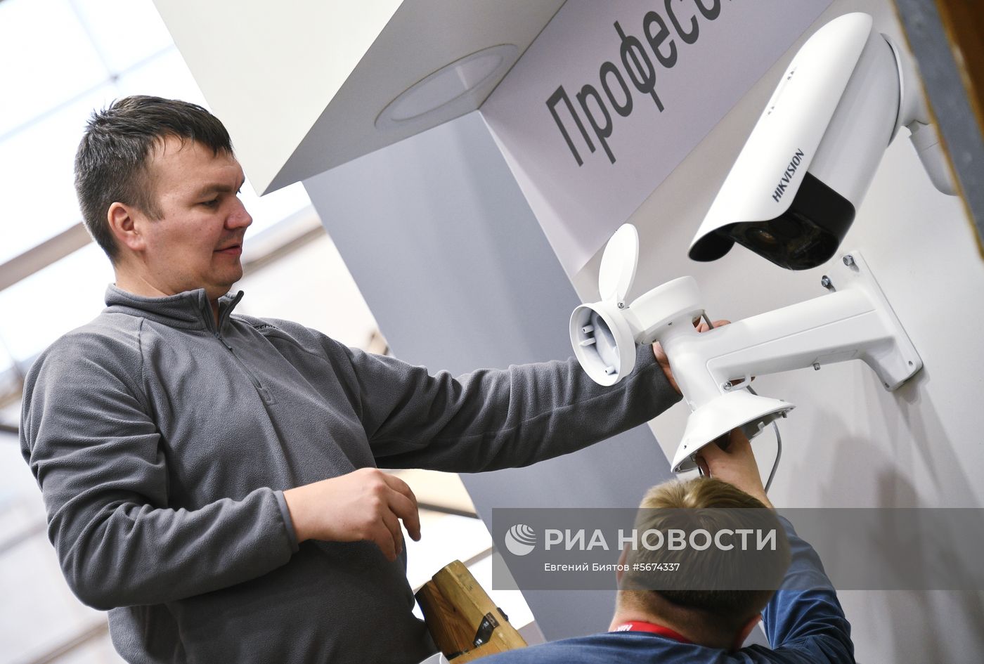 Подготовка к открытию международной выставки "Интерполитех - 2018"