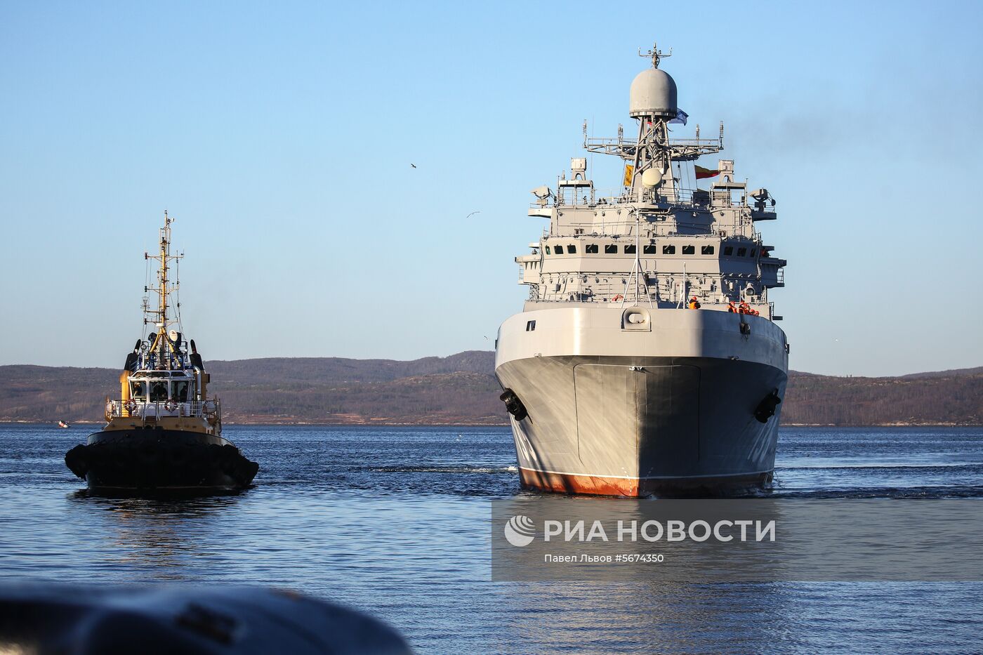 Большой десантный корабль "Иван Грен" прибыл в порт Мурманска