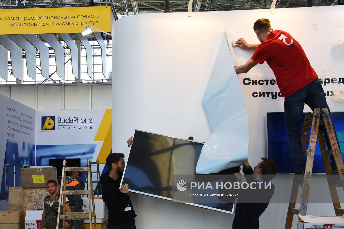 Подготовка к открытию международной выставки "Интерполитех - 2018" 