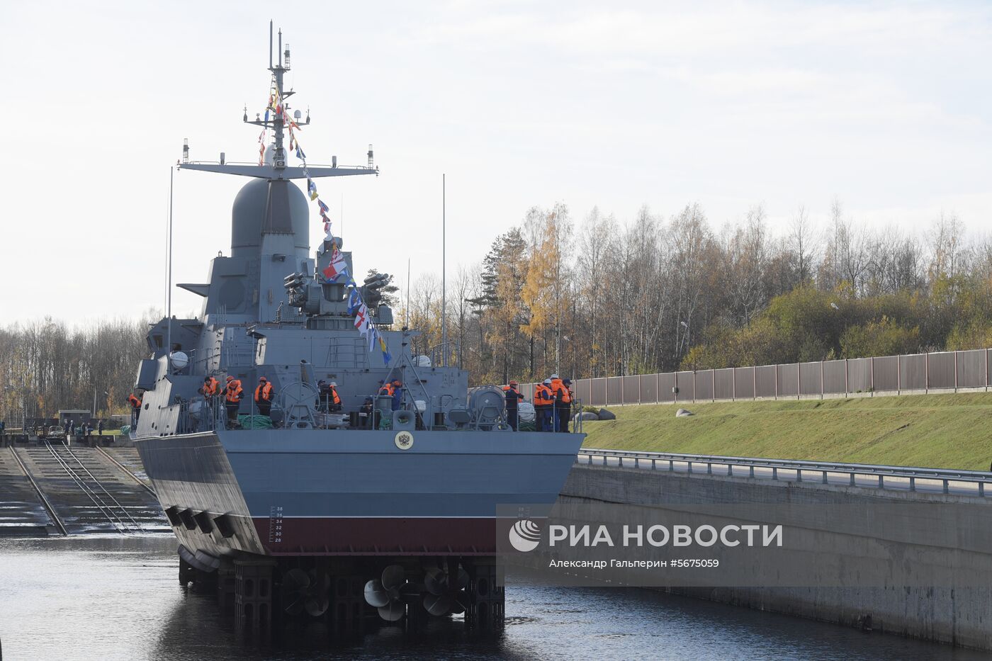 Спуск на воду малого ракетного корабля "Буря"