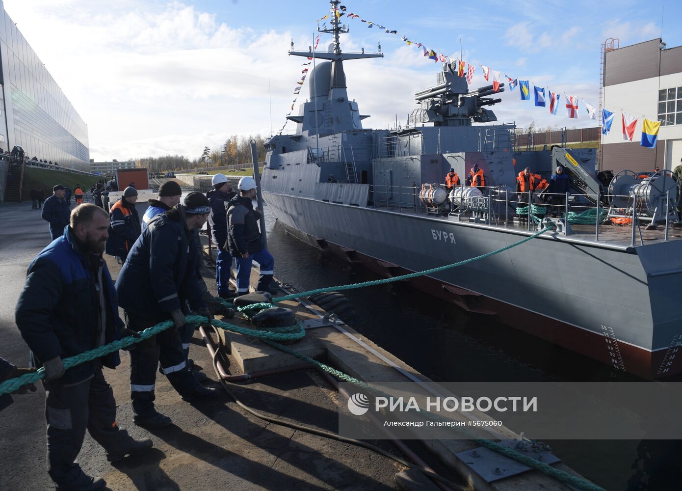 Малый ракетный корабль "Буря" проекта 22800 во время спуска на воду на Ленинградском судостроительном заводе "Пелла" в Ленинградской области. Малый ракетный корабль станет третьим из серии нового поколения проекта 22800. Он оснащен новейшим вооружением, в том числе высокоточным ракетным оружием и артиллерийскими комплексами. Место: Россия, Ленинградская область. Автор: Александр Гальперин/РИА Новости. Спуск на воду малого ракетного корабля "Буря"