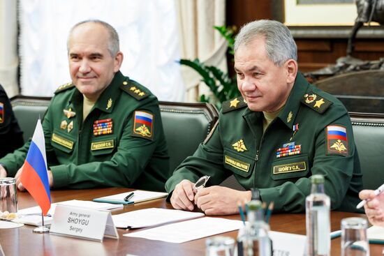 Министр обороны РФ С. Шойгу встретился с помощником президента США Д. Болтоном в Москве