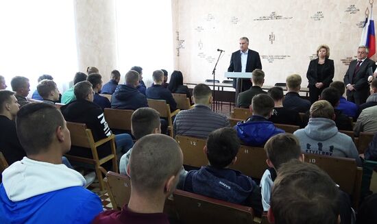Глава Республики Крым С. Аксёнов посетил Керченский политехнический колледж