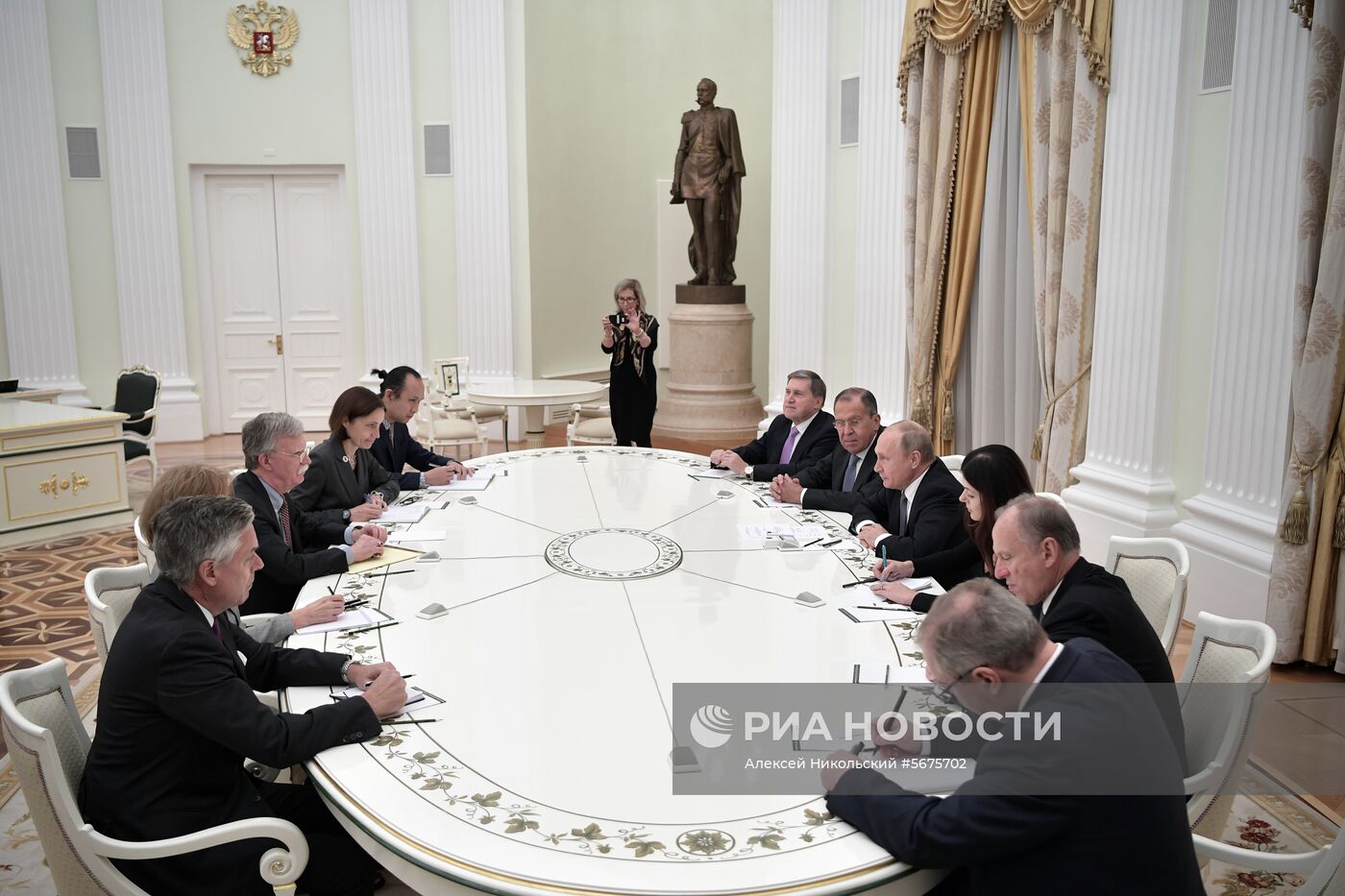 Встреча президента РФ В. Путина с помощником президента США по национальной безопасности Д. Болтоном