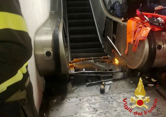 Болельщики ЦСКА пострадали при обрушении эскалатора метро в Риме