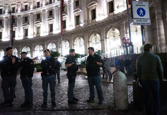 Болельщики ЦСКА пострадали при обрушении эскалатора метро в Риме