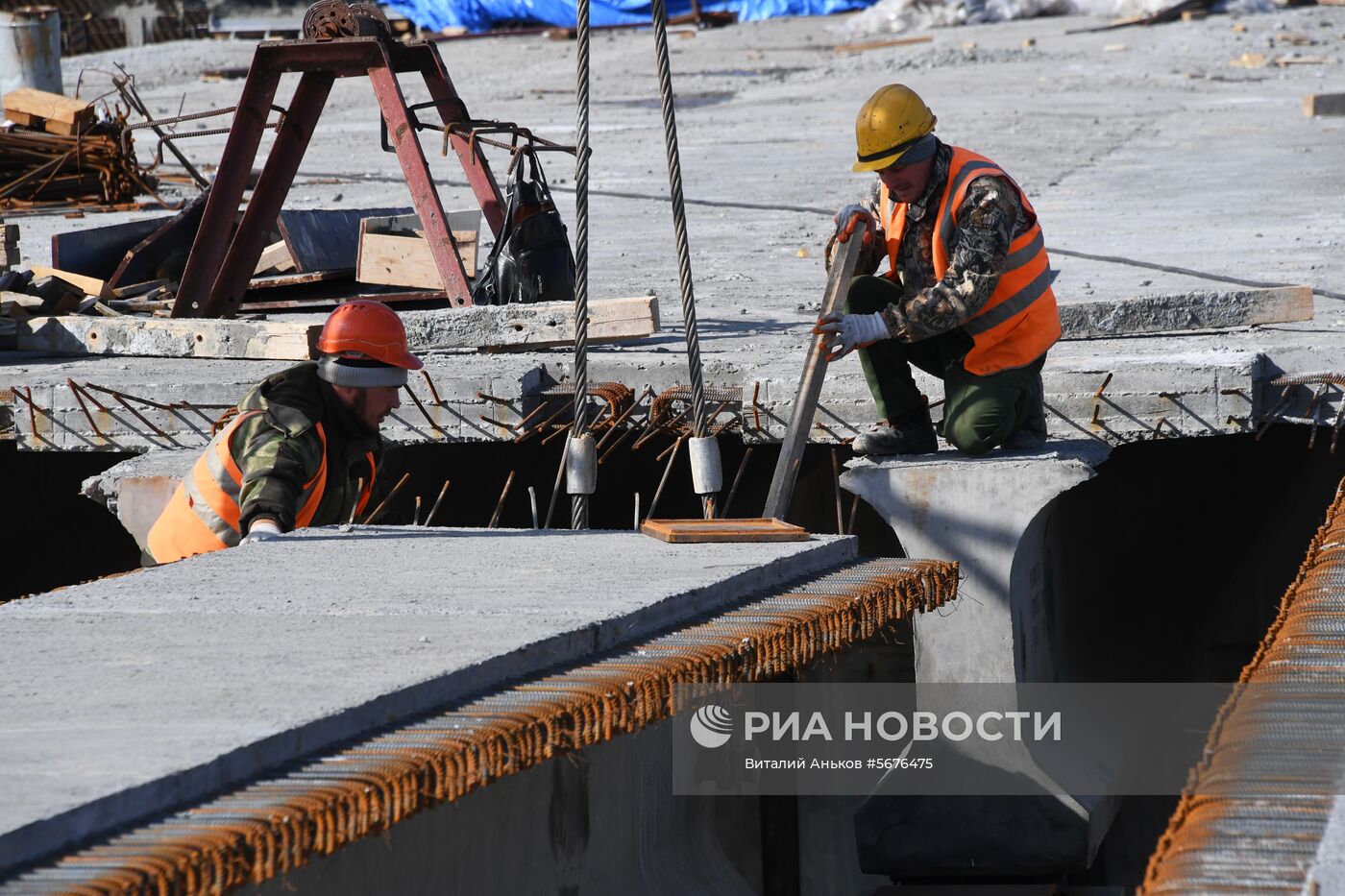 Строительство моста через реку Литовка в Приморье 