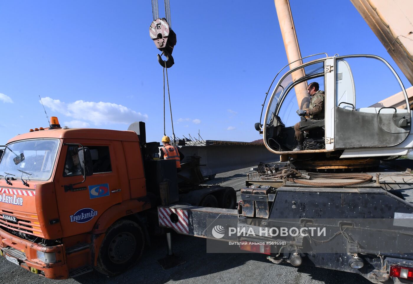 Строительство моста через реку Литовка в Приморье 