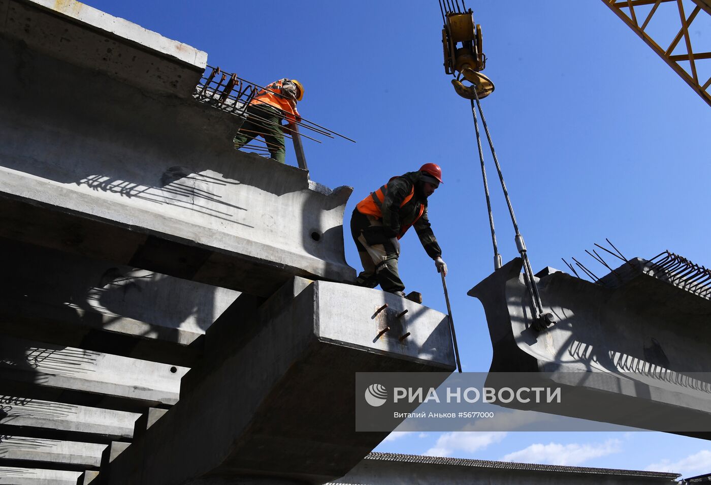 Строительство моста через реку Литовка в Приморье 