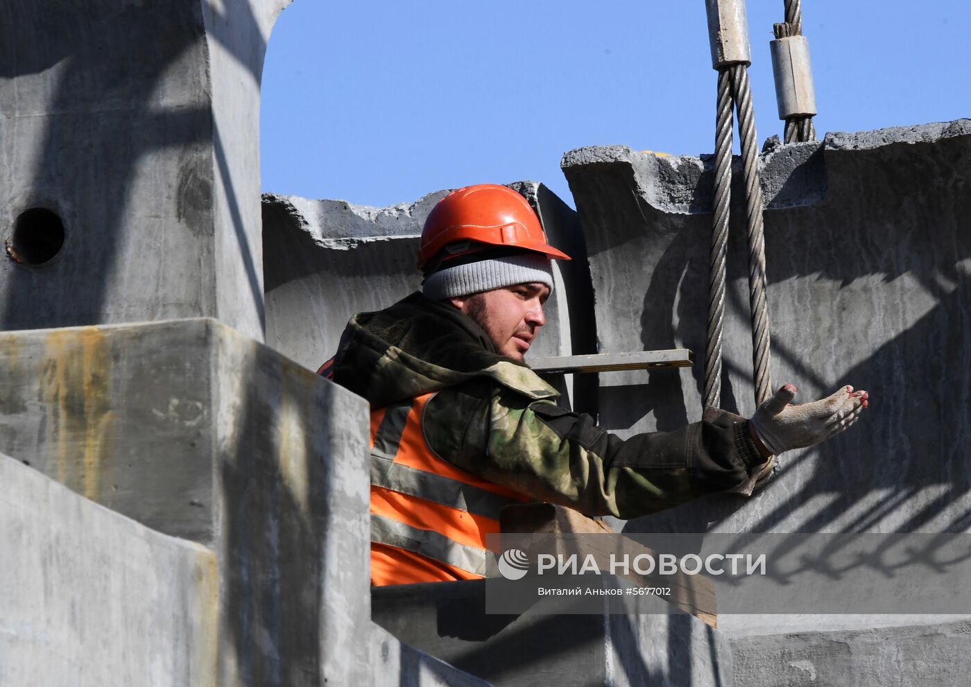 Строительство моста через реку Литовка в Приморье 