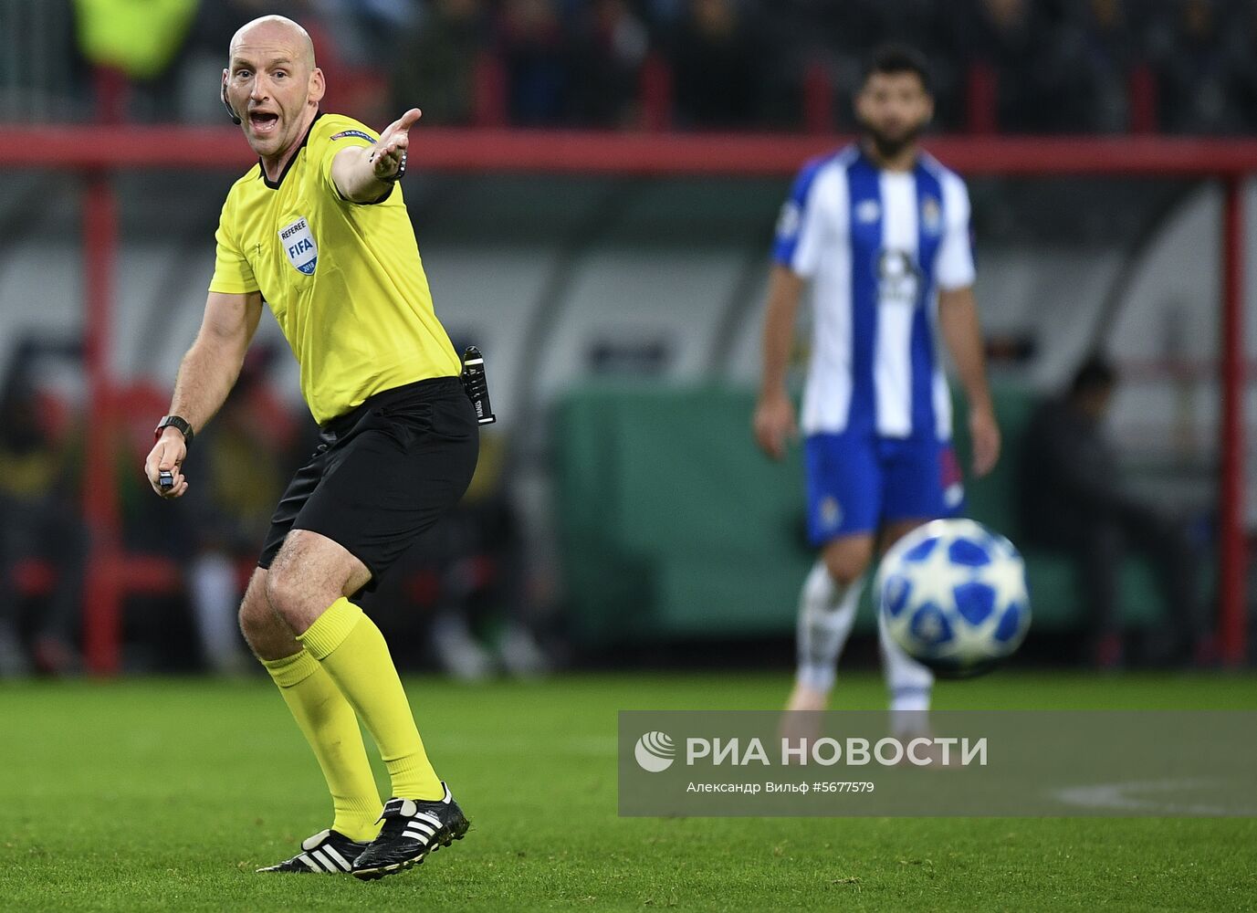 Футбол. Лига чемпионов. Матч "Локомотив" - "Порту"