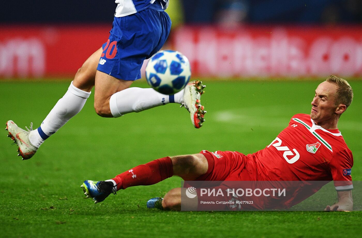 Футбол. Лига чемпионов. Матч "Локомотив" - "Порту"