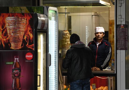 Роспотребнадзор нашел нарушения в точках продажи шаурмы