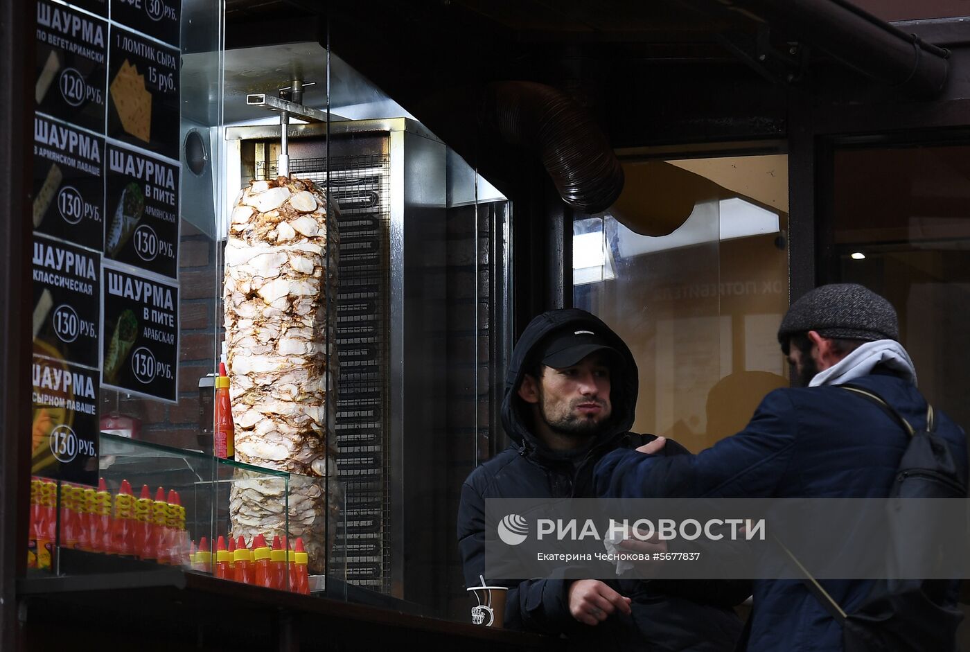 Роспотребнадзор нашел нарушения в точках продажи шаурмы