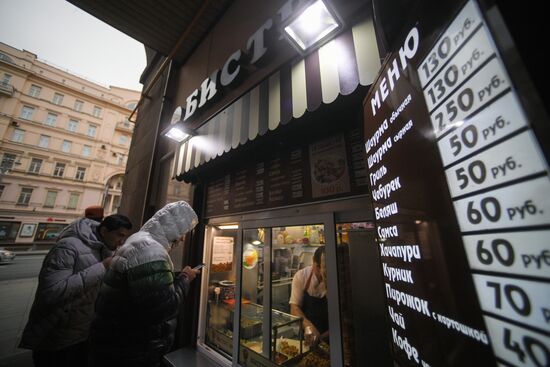 Роспотребнадзор нашел нарушения в точках продажи шаурмы