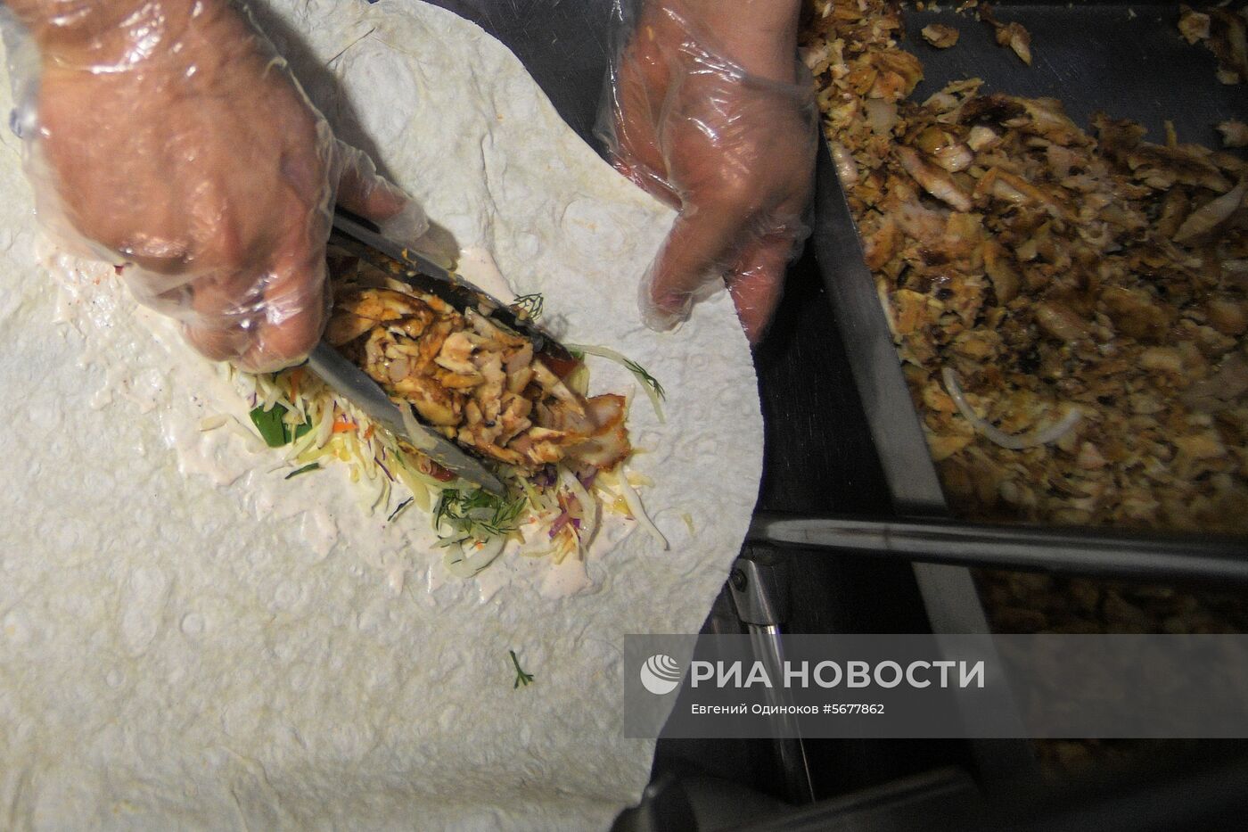 Роспотребнадзор нашел нарушения в точках продажи шаурмы