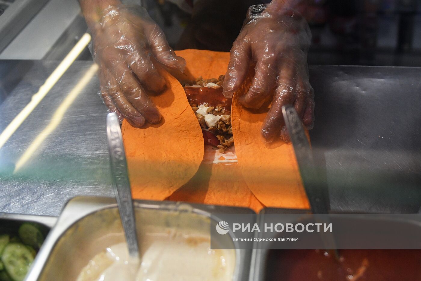 Роспотребнадзор нашел нарушения в точках продажи шаурмы