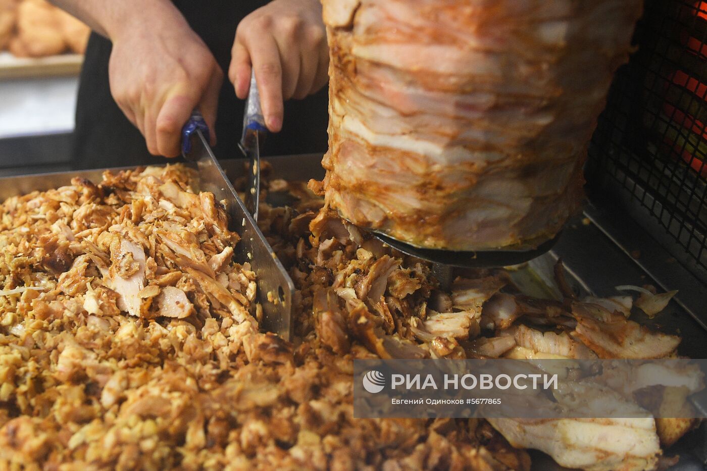 Роспотребнадзор нашел нарушения в точках продажи шаурмы