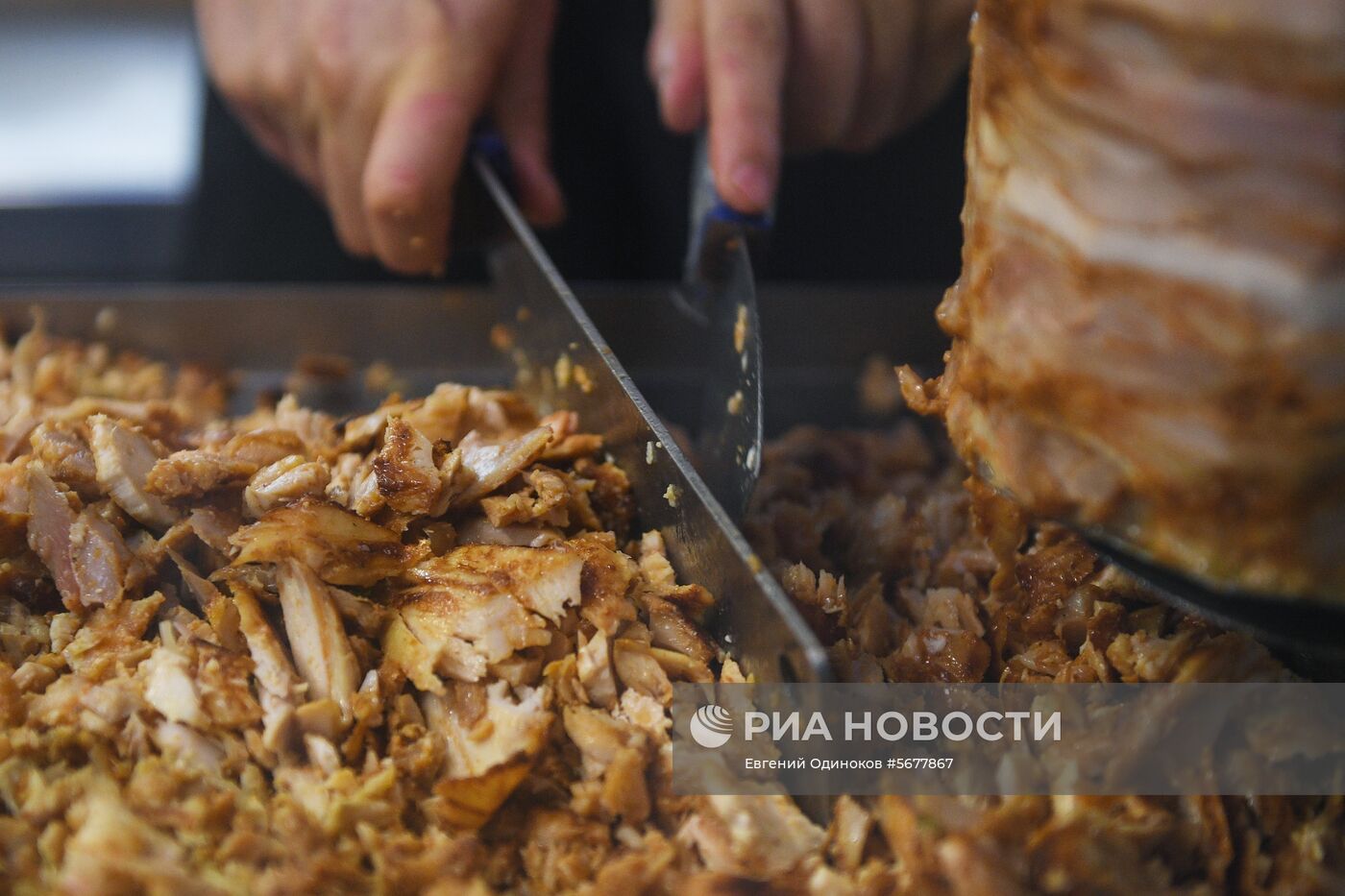 Роспотребнадзор нашел нарушения в точках продажи шаурмы