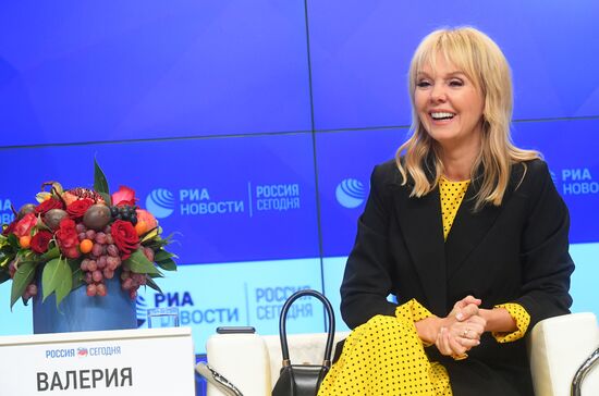 Творческая встреча с создателями картины "Пришелец"