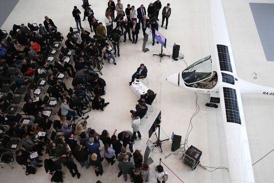 Презентация прототипа электросамолета для кругосветного полета