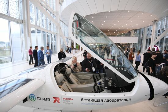 Презентация прототипа электросамолета для кругосветного полета