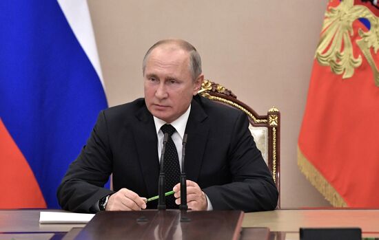 Президент РФ В. Путин провел заседание Совбеза РФ