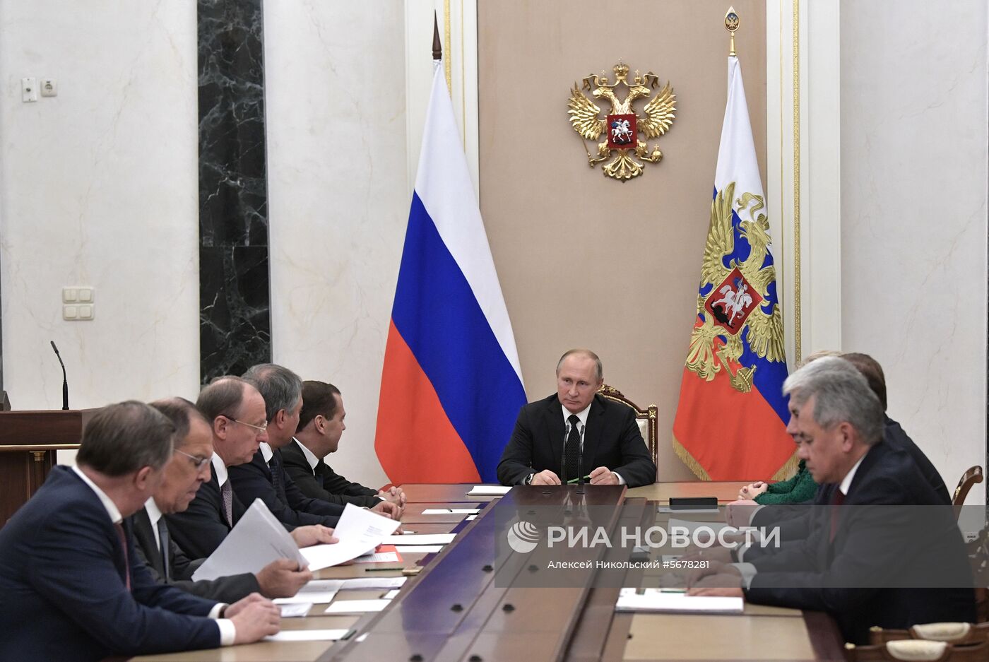 Президент РФ В. Путин провел заседание Совбеза РФ