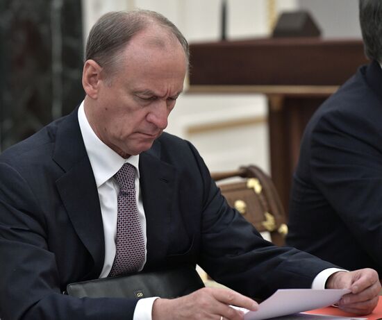 Президент РФ В. Путин провел заседание Совбеза РФ