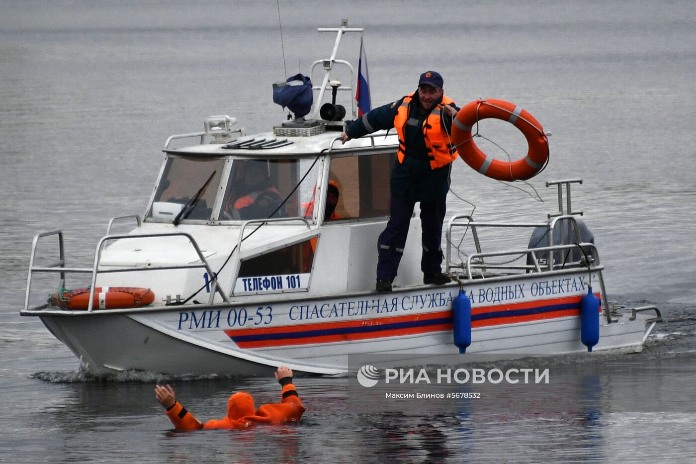 Подготовки спасателей и водолазов к работе зимой