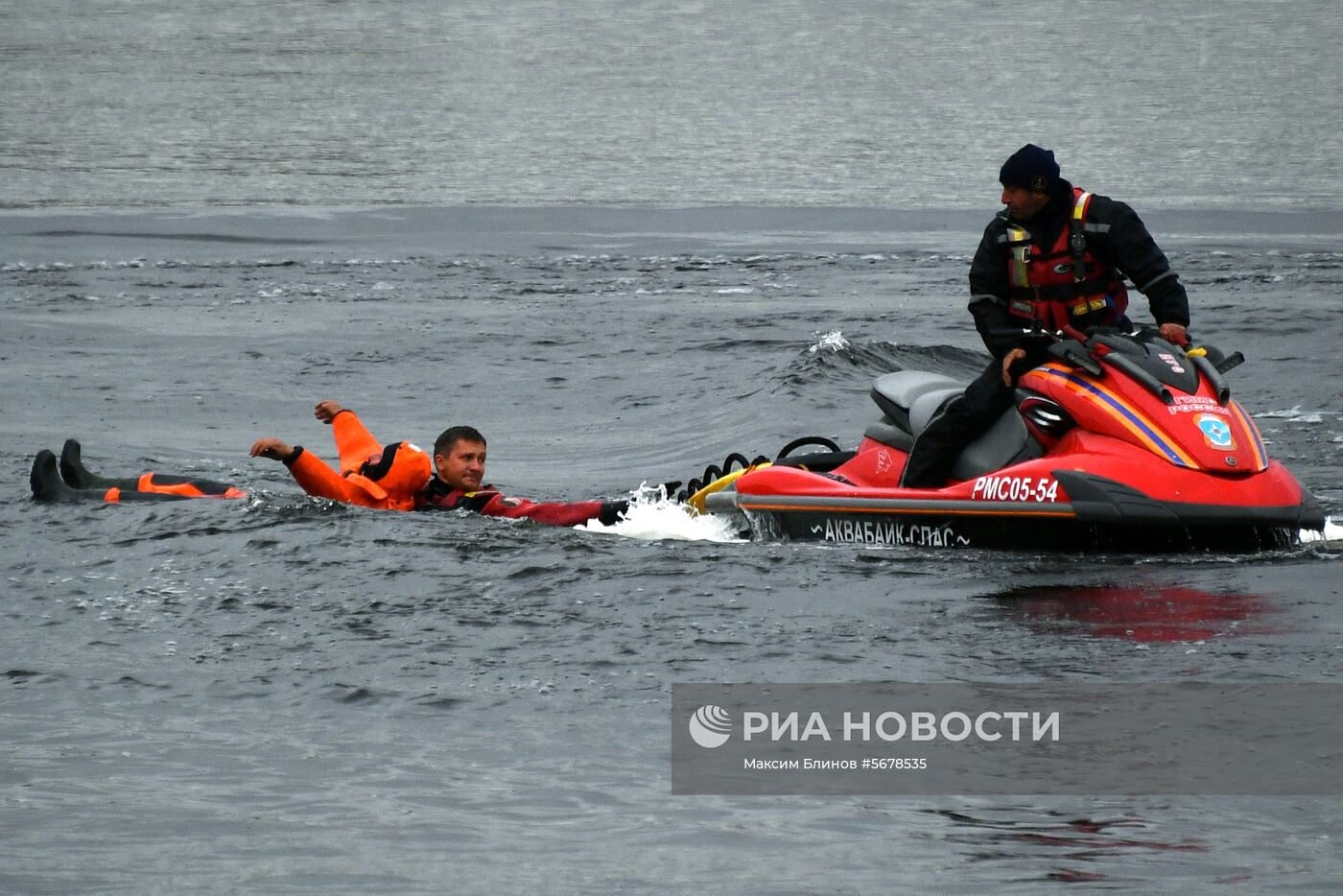 Подготовки спасателей и водолазов к работе зимой