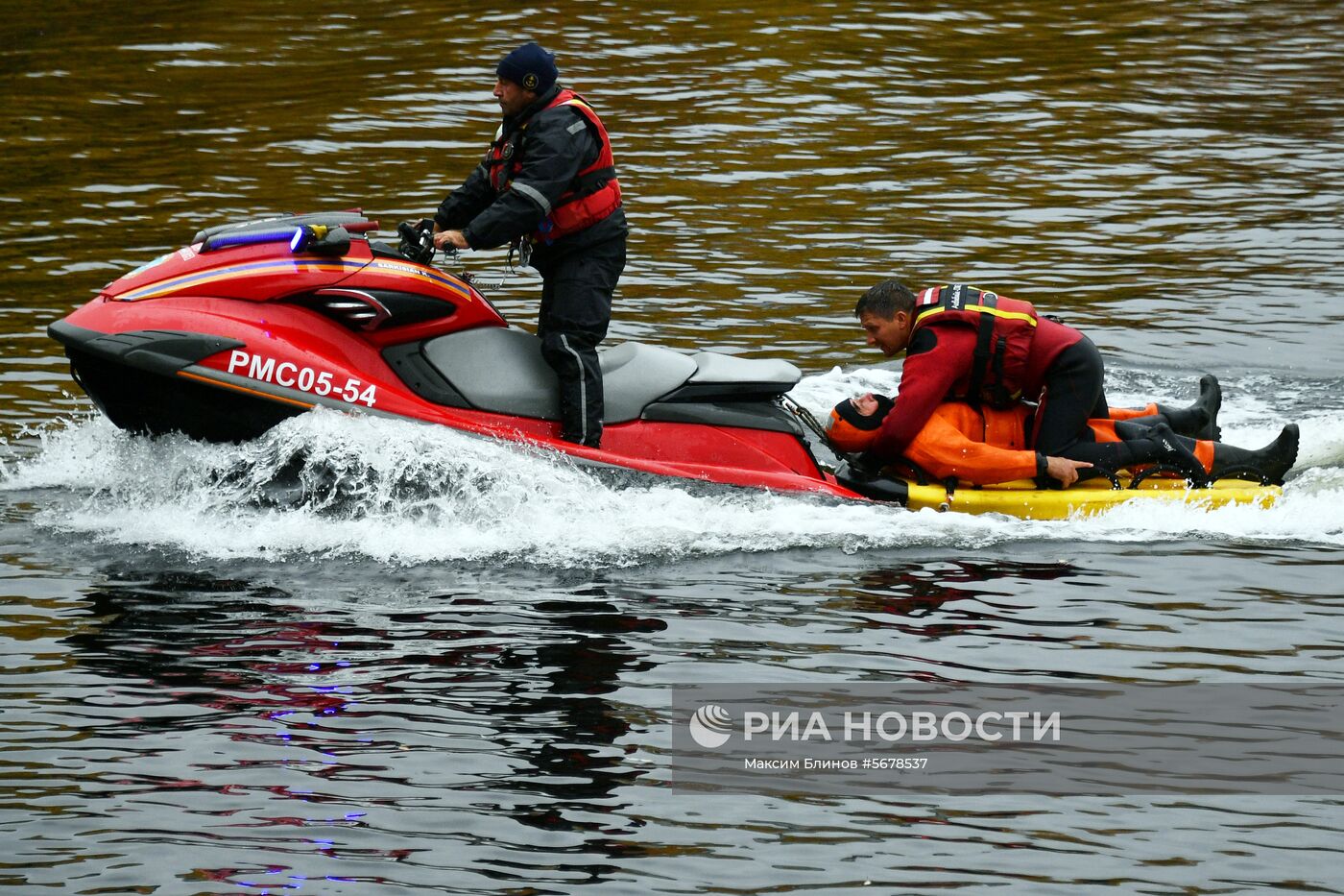 Подготовки спасателей и водолазов к работе зимой