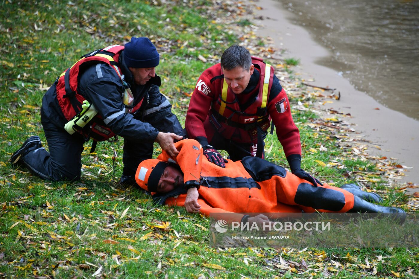 Подготовки спасателей и водолазов к работе зимой