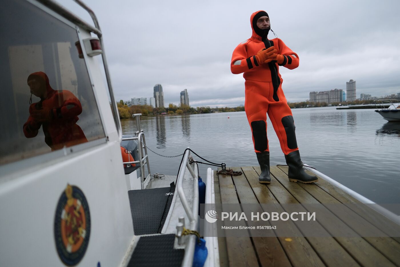 Подготовки спасателей и водолазов к работе зимой