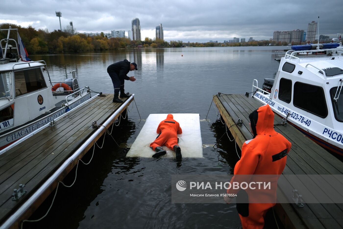 Подготовки спасателей и водолазов к работе зимой