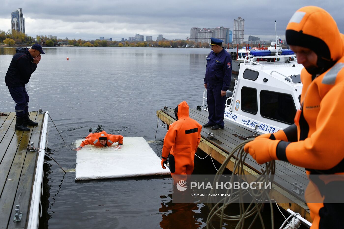 Подготовки спасателей и водолазов к работе зимой