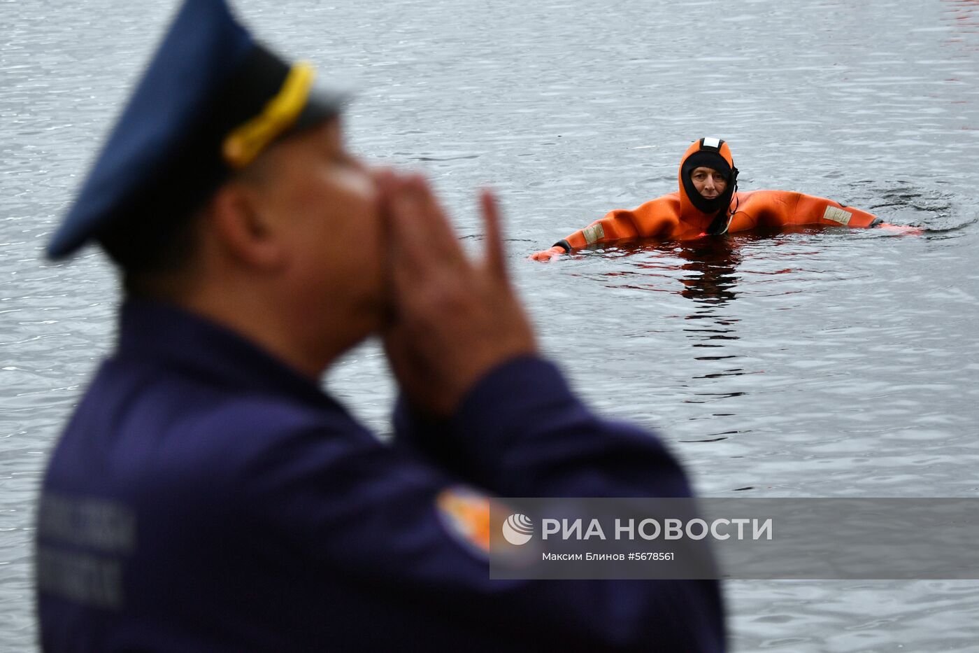 Подготовки спасателей и водолазов к работе зимой