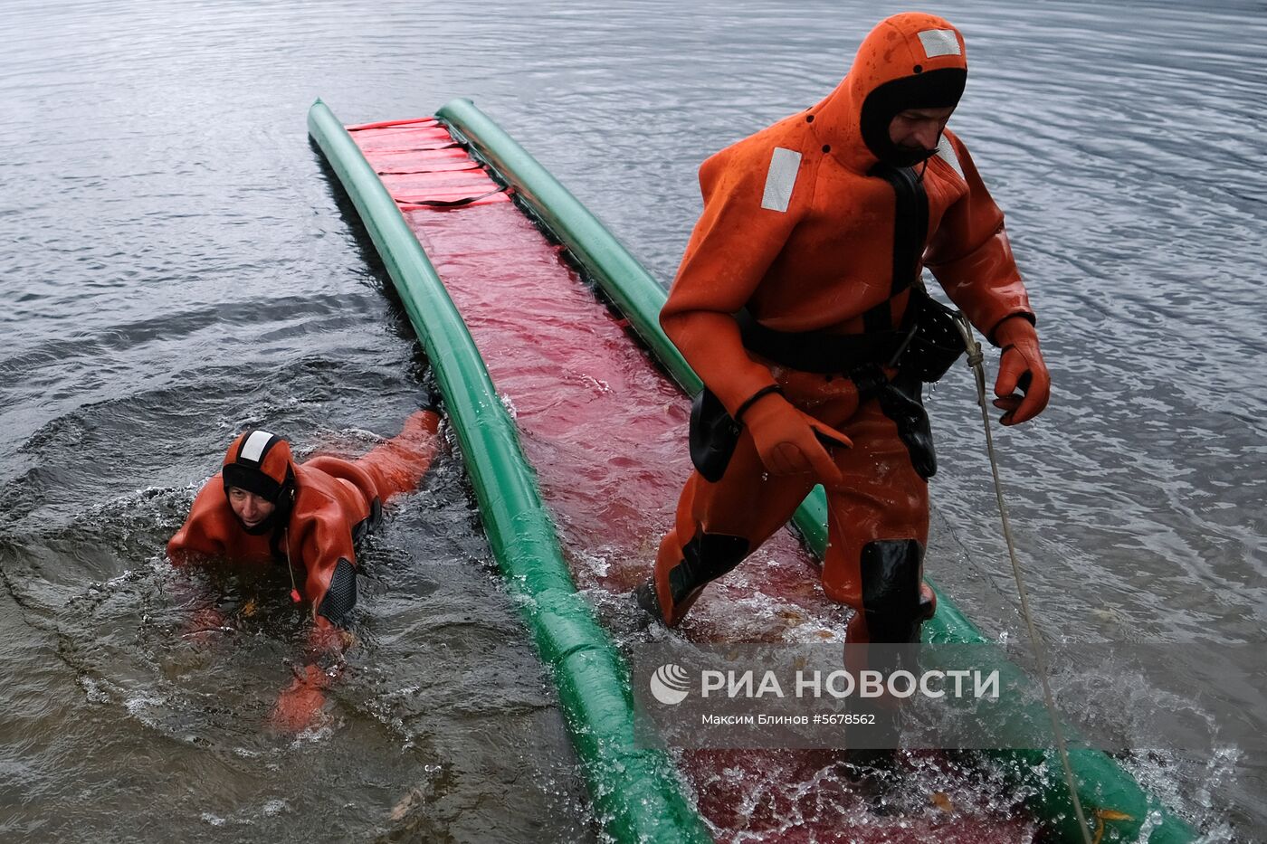 Подготовки спасателей и водолазов к работе зимой