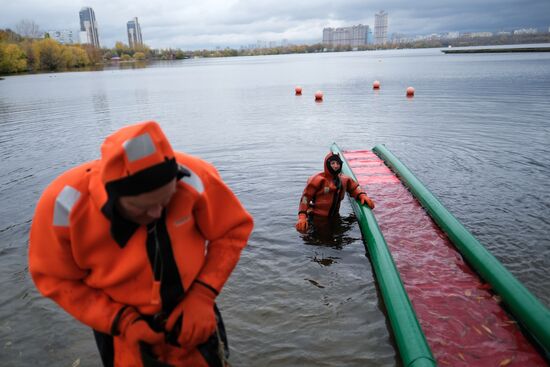 Подготовки спасателей и водолазов к работе зимой